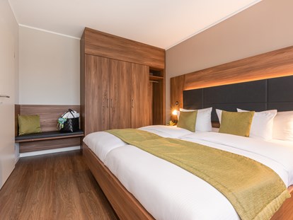 Wellnessurlaub - Umgebungsschwerpunkt: See - Komfort Suite - Schlafzimmer - Sporthotel Grafenwald
