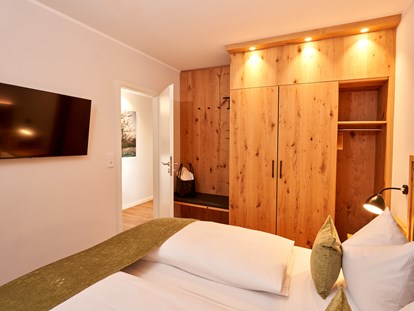 Wellnessurlaub - Umgebungsschwerpunkt: See - Wellness Suite (Schlafzimmer) - neu ab Juli 2023 - Sporthotel Grafenwald