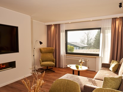 Wellnessurlaub - Komfort Suite DELUXE (Wohnzimmer) - neu ab Juli 2023  - Sporthotel Grafenwald