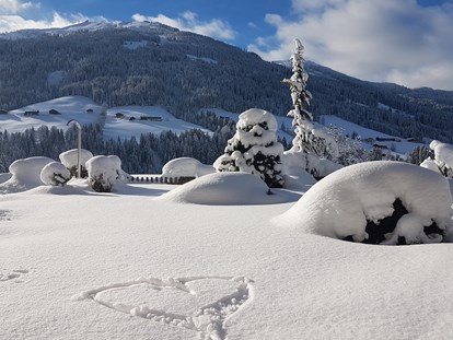 Wellnessurlaub - Kitzbühel - Winterlicher Panoramagarten - Alpbacherhof****s - Mountain & Spa Resort