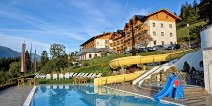 Wellnessurlaub - Umgebungsschwerpunkt: Fluss - Österreich - Freibad mit Wasserrutsche und Liegewiese - Hotel Glocknerhof