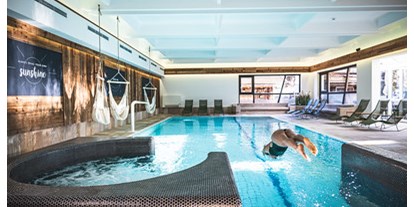 Wellnessurlaub - Nuad Thai Yoga Körperarbeit - Österreich - Indoor Pool - Das Falkenstein Kaprun