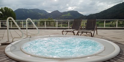Wellnessurlaub - Golf - Österreich - Außenwhirlpool - IMLAUER Hotel Schloss Pichlarn