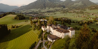 Wellnessurlaub - Bad Mitterndorf - IMLAUER Hotel Schloss Pichlarn, Luftaufnahme - IMLAUER Hotel Schloss Pichlarn