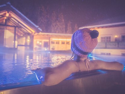 Wellnessurlaub - Rücken-Nacken-Massage - Infinity Pool mit traumhaftem Panoramablick - ganzjährig beheizt
Der Infinity Pool ist täglich von 7:30 bis 19:30 Uhr für Sie geöffnet (Winteröffnungszeiten: 7:30 bis 9:30 Uhr und 14:30 bis 19:00 Uhr) - Hotel Annelies
