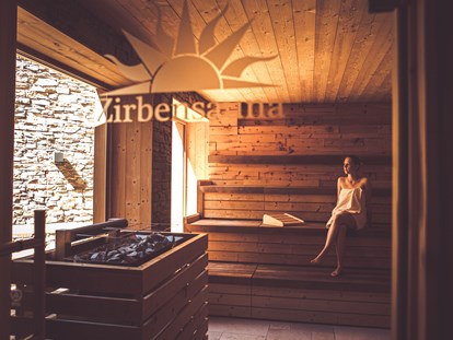 Wellnessurlaub - Dampfbad - Österreich - Sauna für die Sinne
Entspannung in unserem Spa & Wellnessbereich. Vom Dampfbad über Salzsauna bis hin zur Zirbensauna. Freuen Sie sich auf "Wellness unter dem Sternenhimmel" mit viel Ruhe, Wärme und Wohlfühlmomenten bei herrlich wohltuenden Massagen und Beauty-Behandlungen.
 - Hotel Annelies