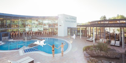 Wellnessurlaub - Pools: Außenpool nicht beheizt - Schaffelbad im Thermenresort Loipersdorf - Thermenhotel Vier Jahreszeiten Loipersdorf