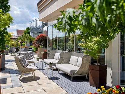 Wellnessurlaub - Hotelbar - Sonnen-Lounge - 5-Sterne Wellness- & Sporthotel Jagdhof