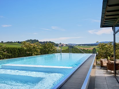 Wellnessurlaub - Umgebungsschwerpunkt: See - Privater Infinity-Pool auf der Dachterrasse der eigenen Luxus-Suite - 5-Sterne Wellness- & Sporthotel Jagdhof
