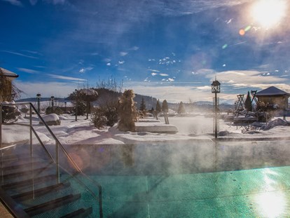 Wellnessurlaub - Pools: Infinity Pool - Winter-Wellness - 5-Sterne Wellness- & Sporthotel Jagdhof