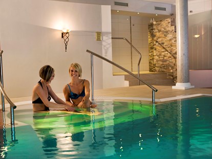 Wellnessurlaub - Hotel-Schwerpunkt: Wellness & Gesundheit - Verweilen am Pool  - Wellnesshotel Rothfuss