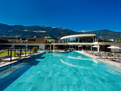 Wellnessurlaub - Pools: Sportbecken - Infinity-Outdoorpool - Familien- & Wellnesshotel Prokulus