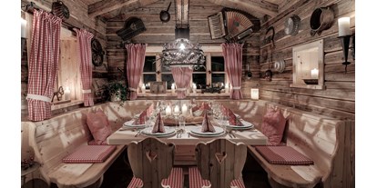 Wellnessurlaub - Oberösterreich - INNs HOLZ Chaletdorf Holzfällerhütte - das kleinste Restaurant im Böhmerwald für nur bis zu sechs Personen - INNs HOLZ Chaletdorf