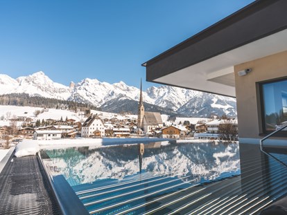 Wellnessurlaub - Pools: Infinity Pool - die HOCHKÖNIGIN - Mountain Resort