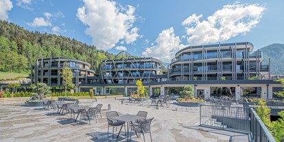 Wellnessurlaub - Pools: Schwimmteich - Zell am Ziller - Kronhotel Leitgam "luxury hotel for two"
