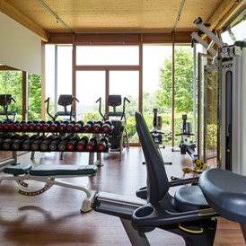 Wellnesshotel: Steirerhof Cardio- & Fitnesscenter mit Blick ins Grüne - Hotel & Spa Der Steirerhof Bad Waltersdorf