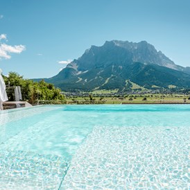 Wellnesshotel: Die Zugspitze immer im Blick haben...
©️ Günter Standl - Hotel Post Lermoos