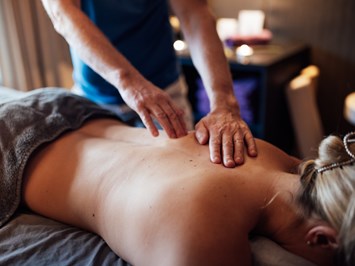 Good Life Resort Riederalm Massagen im Detail AROMAÖLMASSAGE 