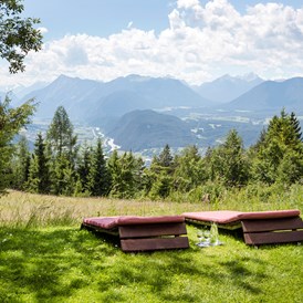 Wellnesshotel: Liegewiese & Panoramagarten Alpenwelt SPA - Inntalerhof - DAS Panoramahotel