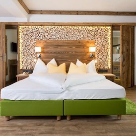 Wellnesshotel: Familienzimmer mit Balkon Haus Dreitorspitz - Alpenpark Resort