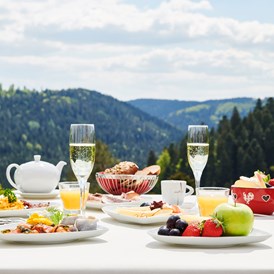 Wellnesshotel: Schlemmerfrühstück mit Blick über das Teinachtal - Berlins KroneLamm