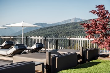 Wellnesshotel: Dachterrasste Infinity-Sky-Pool - Alpine Lifestyle Hotel Ambet