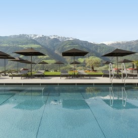 Wellnesshotel: Sky-Infinity-Pool 32 °C mit Thermalwasser - Feldhof DolceVita Resort