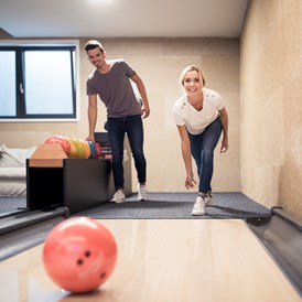 Wellnesshotel: Bowling im Hotel - Familien- & Wellnesshotel Prokulus