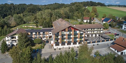 Wellnessurlaub - Ganzkörpermassage - Untergriesbach (Landkreis Passau) - Aussenansicht Tag - Wellnesshotel Zum Koch