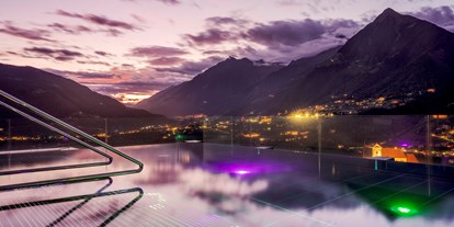 Wellnessurlaub - Lomi Lomi Nui - Trentino-Südtirol - Abendstimmung im VistaSpa - Hotel Hohenwart