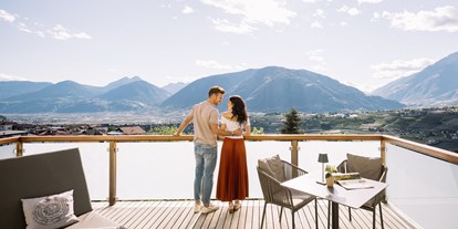 Wellnessurlaub - Aromamassage - Naturns bei Meran - Unschlagbare Aussicht auf die Südtiroler Berge von allen Hohenwart Zimmern - Hotel Hohenwart