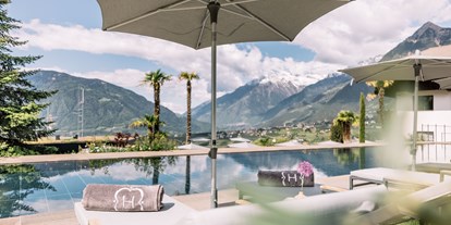 Wellnessurlaub - Trentino-Südtirol - Entspannende Momente im Hohenwart Garten mit 25m Pool - Hotel Hohenwart