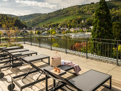 Wellnessurlaub - Hotel-Schwerpunkt: Wellness & Beauty - Dachterrasse Wellnessbereich - Moselschlösschen Spa & Resort