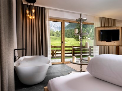 Wellnessurlaub - Hotel-Schwerpunkt: Wellness & Natur - Innichen / Vierschach - Almwellness-Resort Tuffbad