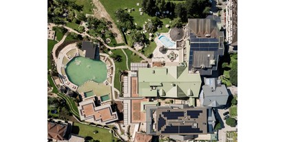 Wellnessurlaub - Pools: Schwimmteich - Meransen - Neuhaus Zillertal Resort - Neuhaus Zillertal Resort