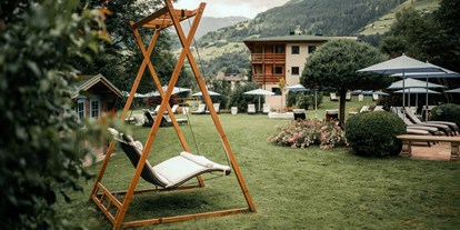 Wellnessurlaub - Umgebungsschwerpunkt: Berg - Matrei in Osttirol - weitläufiger Garten im Sendlhofer's zum Genießen und Entspannen - Sendlhofer's