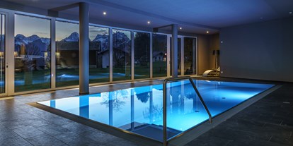 Wellnessurlaub - Hotel-Schwerpunkt: Wellness & Skifahren - Aigen im Ennstal - Panorama-Hallenbad - Landhotel Stockerwirt