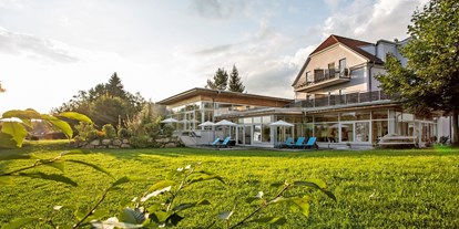 Wellnessurlaub - Finnische Sauna - Niederösterreich - Liegewiese direkt beim Hotel - Gesundheitshotel Klosterberg  