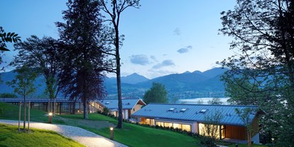 Wellnessurlaub - Umgebungsschwerpunkt: See - Kössen - Alpenchalets außen - Hotel - DAS TEGERNSEE