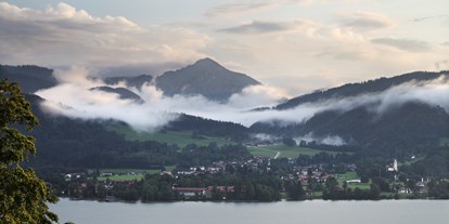 Wellnessurlaub - Umgebungsschwerpunkt: am Land - Bayrischzell - Blick auf den Tegernsee - Hotel - DAS TEGERNSEE
