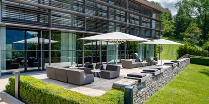Wellnessurlaub - Day SPA - Alpbach - Terrasse zu eime der Tagungsräume - Hotel - DAS TEGERNSEE