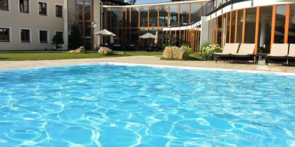 Wellnessurlaub - Hotel-Schwerpunkt: Wellness & Natur - Mauerbach - Outdoor-Pool - Schlosspark Mauerbach