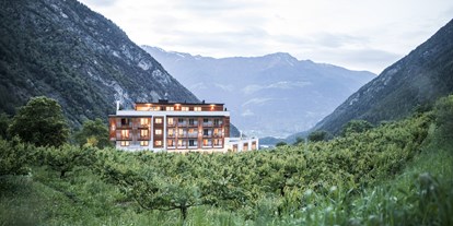 Wellnessurlaub - Honigmassage - Dorf Tirol - Wellness- & Wanderhotel Burgaunerhof im Martelltal | Vinschgau - Hotel Burgaunerhof