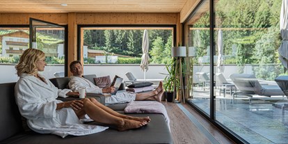 Wellnessurlaub - Finnische Sauna - Burgeis/Mals - Ruheraum mit Ausblick auf das Martelltal - Hotel Burgaunerhof