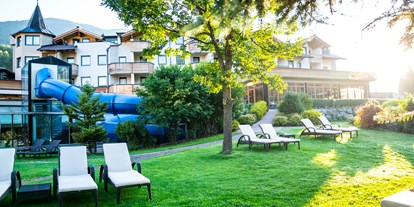 Wellnessurlaub - Pools: Schwimmteich - großzügige Gartenanlage  - Dolomiten Residenz Sporthotel Sillian
