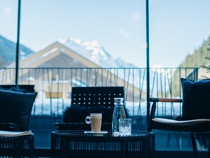 Wellnessurlaub - Restaurant - Alpbach - Alkoholfreie Drinks im Preis inbegriffen bis 17:00 Uhr! So viel das Herz begehrt! - ZillergrundRock Luxury Mountain Resort