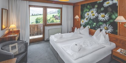 Wellnessurlaub - Ganzkörpermassage - Kirchberg in Tirol - Doppelzimmer Blütentraum - Gardenhotel Crystal