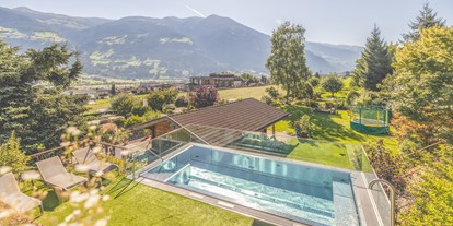 Wellnessurlaub - zustellbare Kinderbetten - Seefeld in Tirol - Solebecken - Gardenhotel Crystal