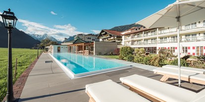 Wellnessurlaub - Kräutermassage - Zillertal - 25 m Sportpool - Genießer-Hotel Theresa