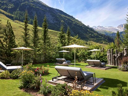 Wellnessurlaub - Bettgrößen: Doppelbett - Ried im Zillertal - Der Alpengarten im Sommer - Hotel Alpenhof 
